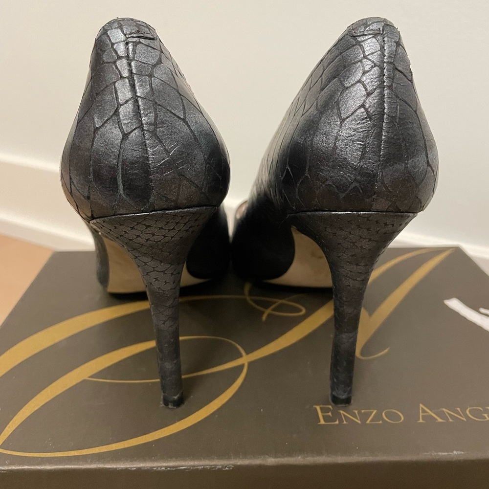 ENZO ANGIOLINI Dark Silver Snake Print Peep-toe Heels - Picture 3 of 4